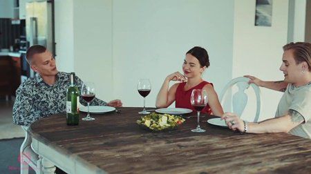 Парень решил проверить будущую невесту Марьяну на верность