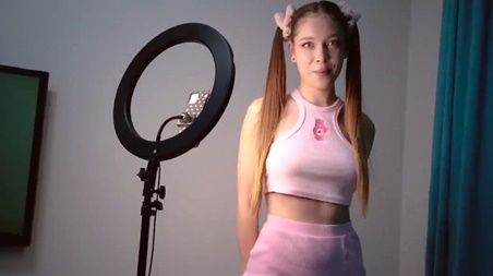 Сестра приоделась для съемок в тик токе, но нашла более интересное занятие с братом