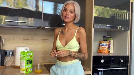 Сестра объявила неделю минета, так как пришли красные дни календаря