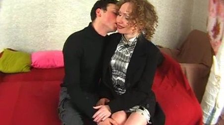 Трахнул любимую тетушку большим дилдаком