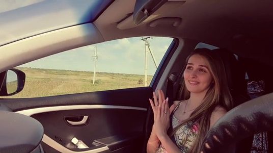 Расплатилась с незнакомцем натурой, за то, что подвез машиной