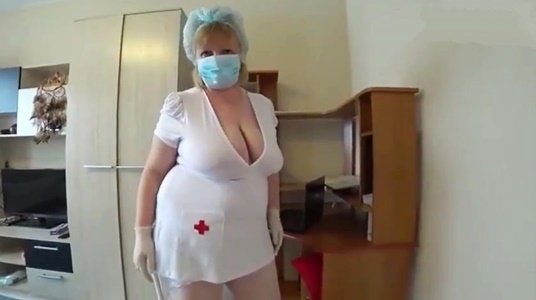Толстая медсестра занимается сексом прямо на рабочем месте