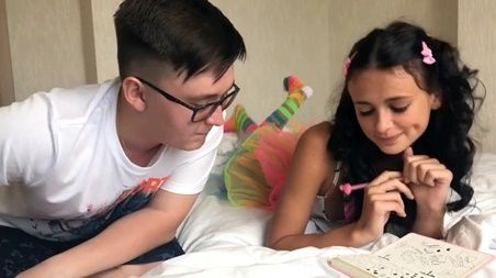 Студентка разрешила наполнить свою киску спермой за домашку