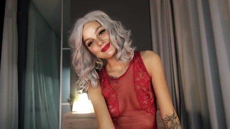 Уже собралась и накрасилась, но парень захотел размазать сперму по лицу